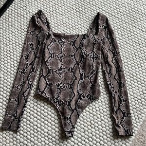 Aritzia Small bodysuit